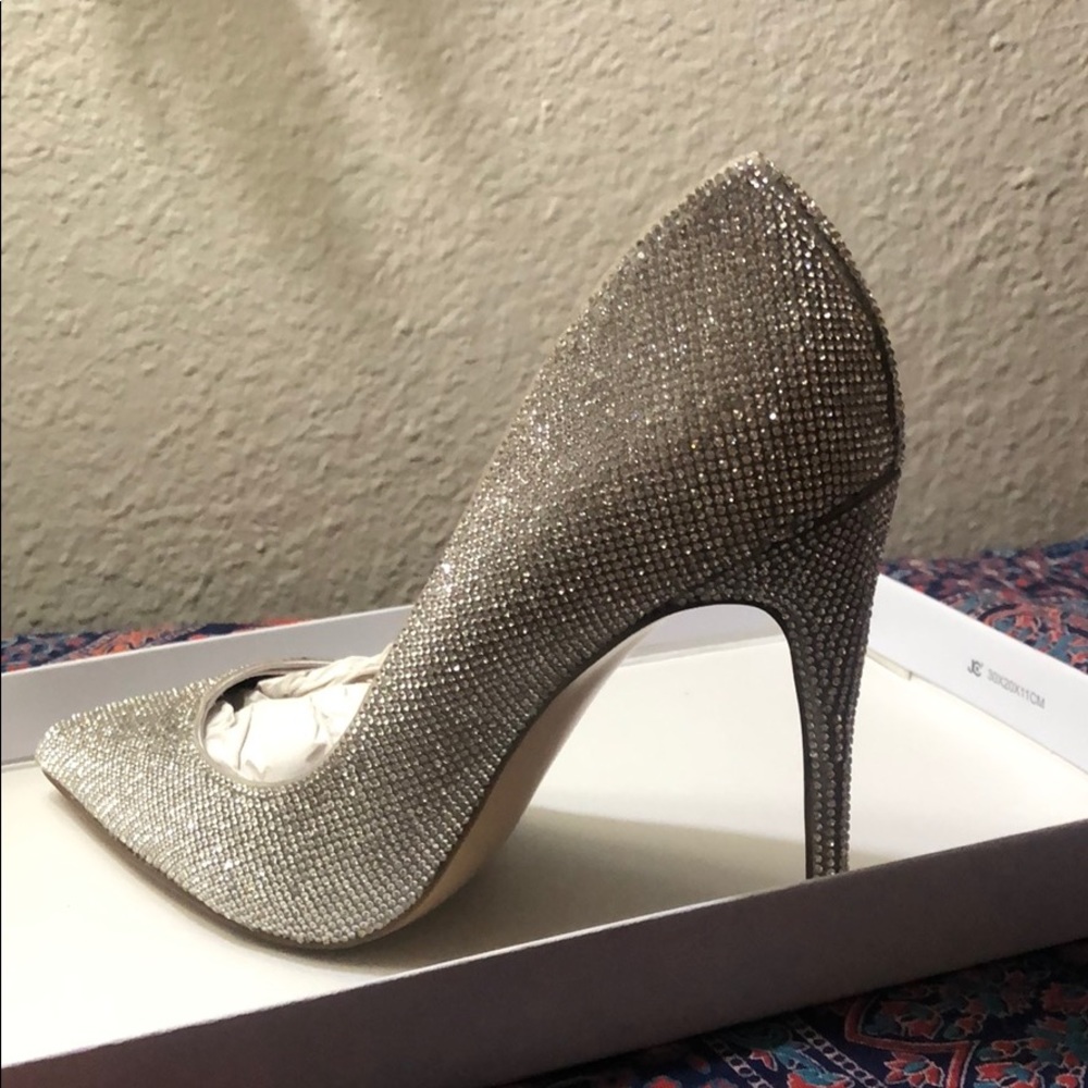 New in box Steve Madden Daisie heels